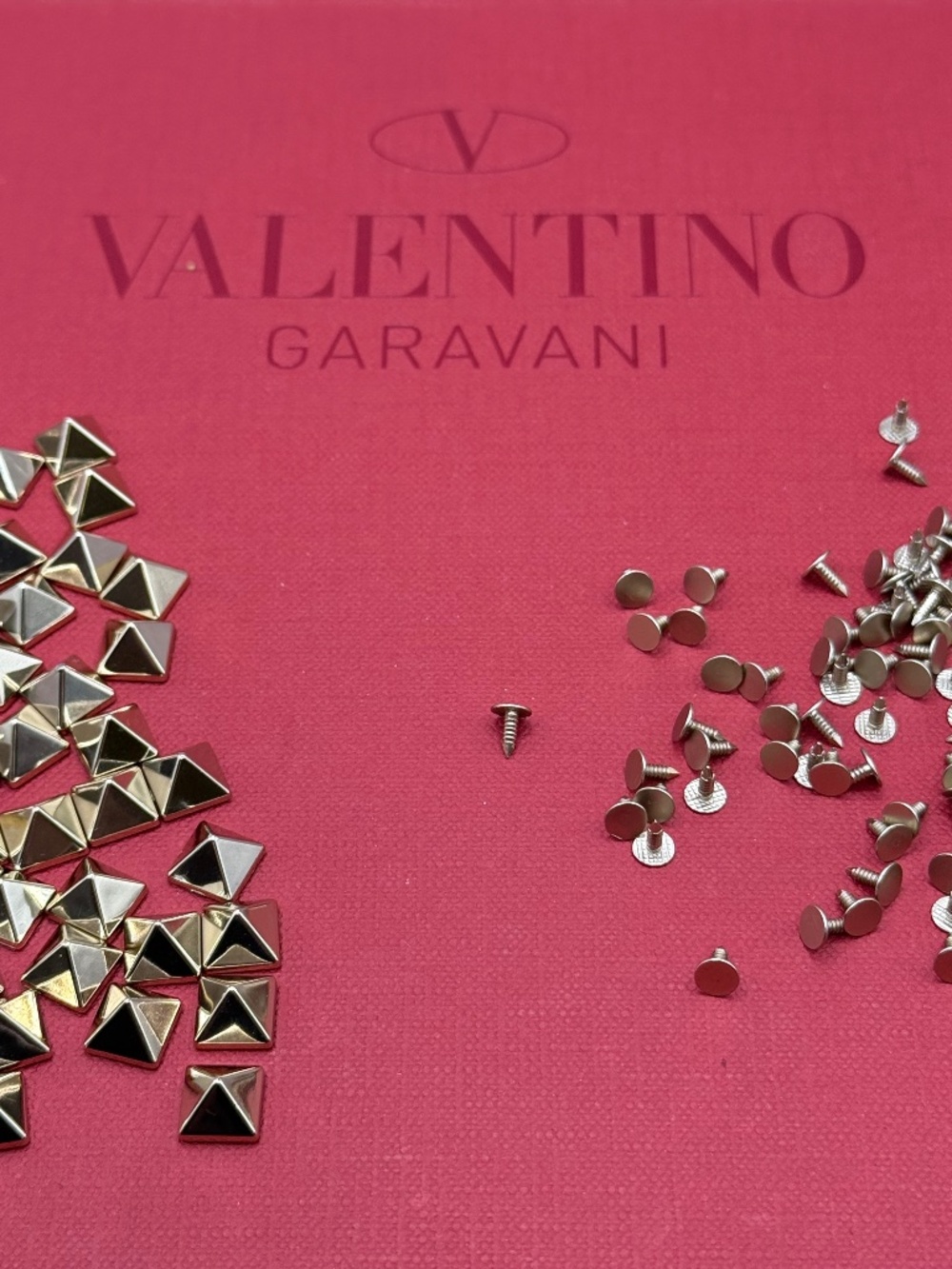 Share Valentino Garavani Rockstud Spare Stud – Platino Finish